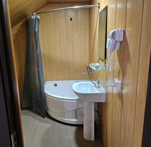 פנסיון Guest House Rohat Lux