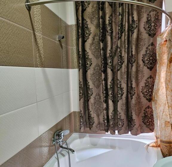 פנסיון Guest House Rohat Lux