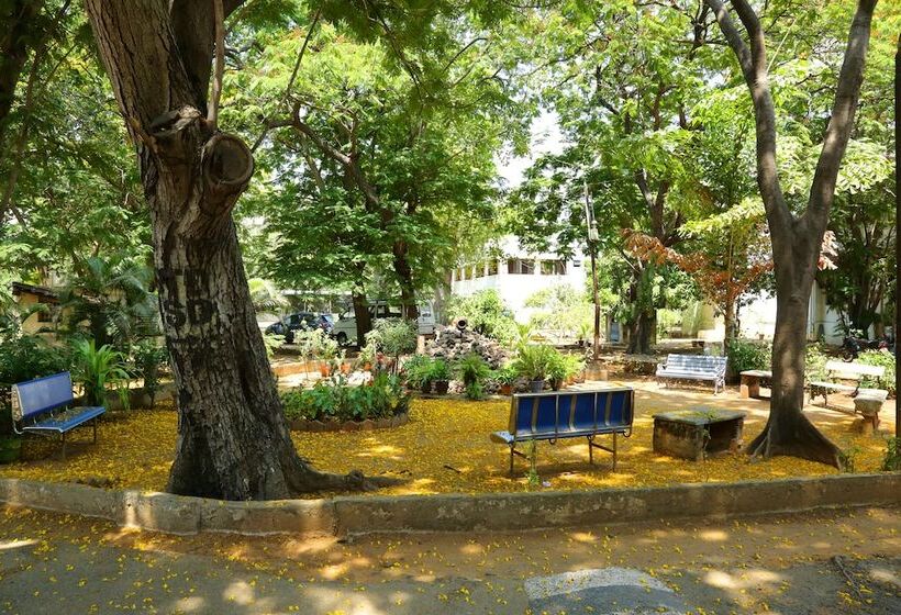 پانسیون Ywca International Guest House