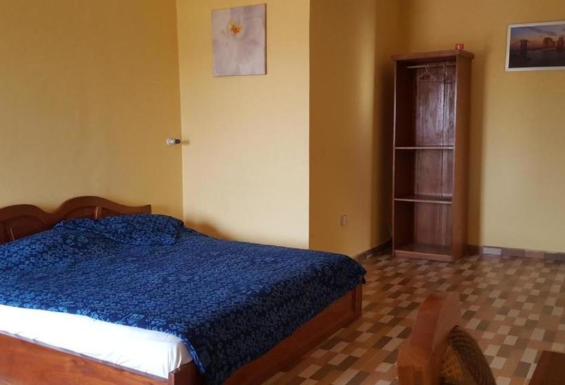 פנסיון Is Guest House