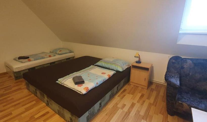 پانسیون Pod Vinicí