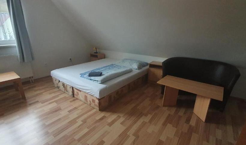 پانسیون Pod Vinicí