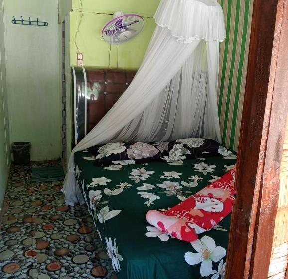 پانسیون Fun Family Guest House N Jungle Tour