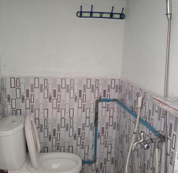 پانسیون Fun Family Guest House N Jungle Tour