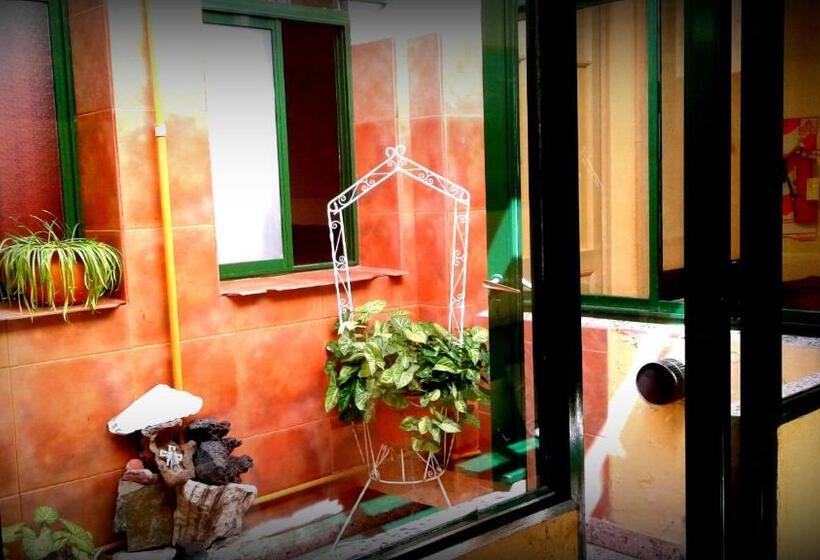 پانسیون Hostal Yatasto