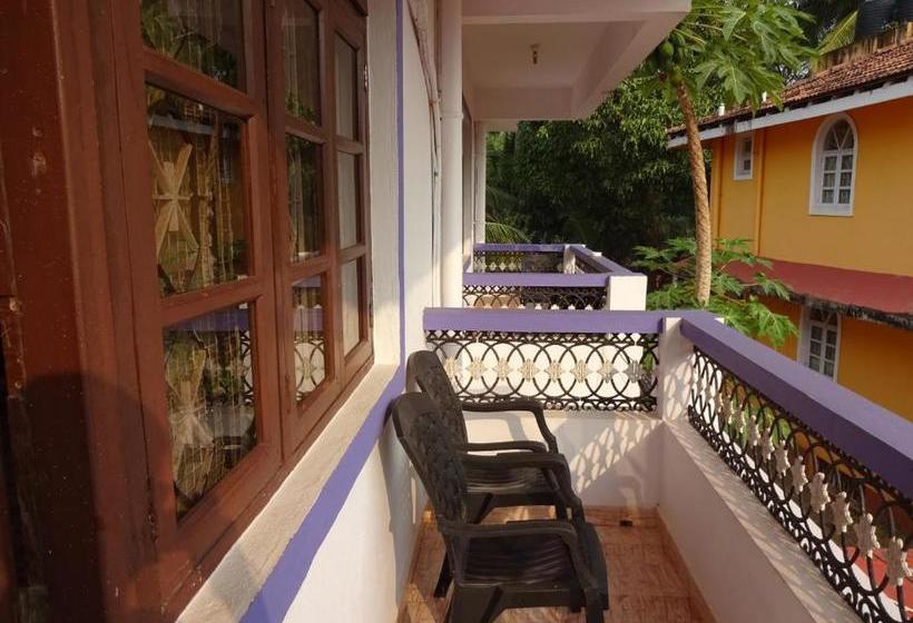 פנסיון Lobo S Guesthouse