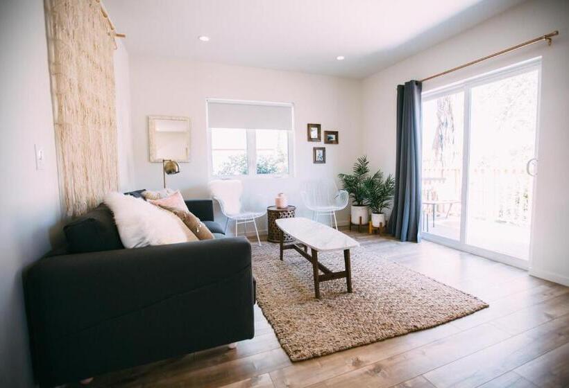 فندق صغير Noon On Sunset Hill