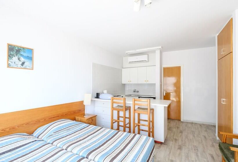 Nautilus Tourist Apartments