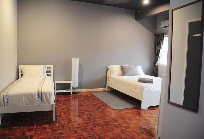 پانسیون Grayhaus Guest House