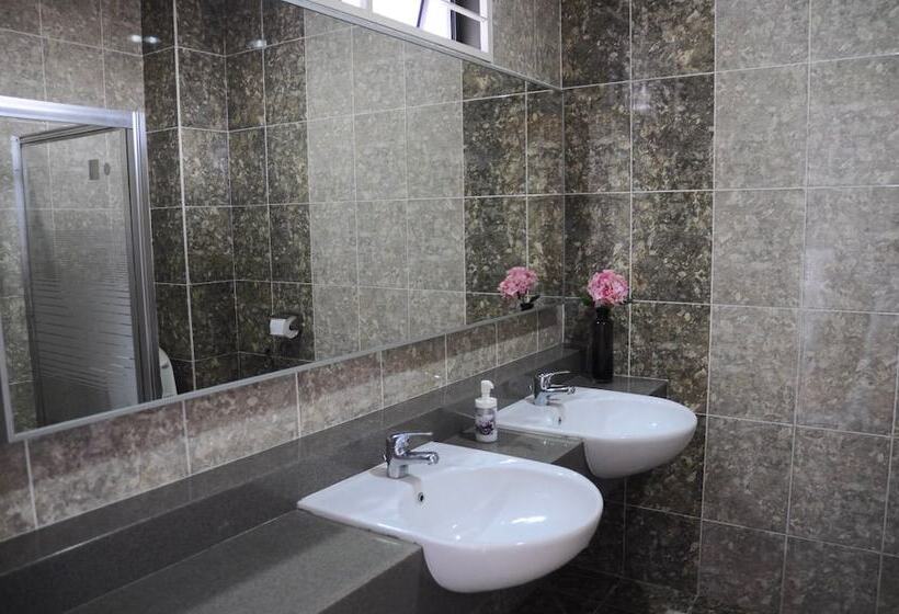 پانسیون Grayhaus Guest House