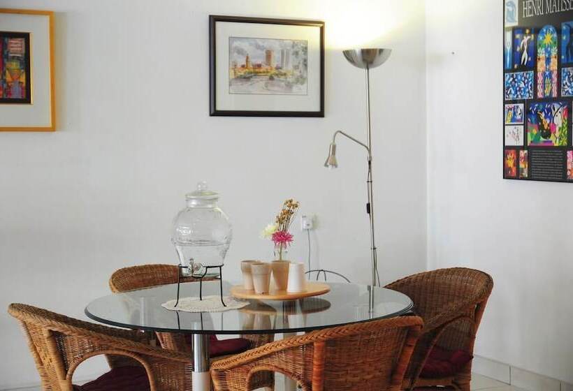 پانسیون Grayhaus Guest House