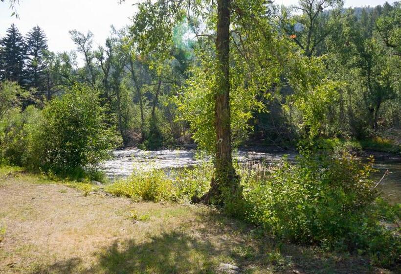 فندق صغير Four Seasons Lodge