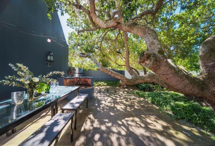 פנסיון Cottage On College