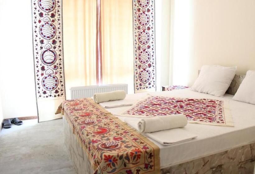 بنسيون Guest House Ruslan Nurata & Tours
