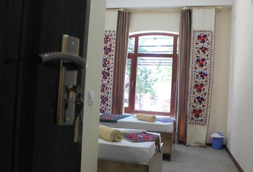بنسيون Guest House Ruslan Nurata & Tours