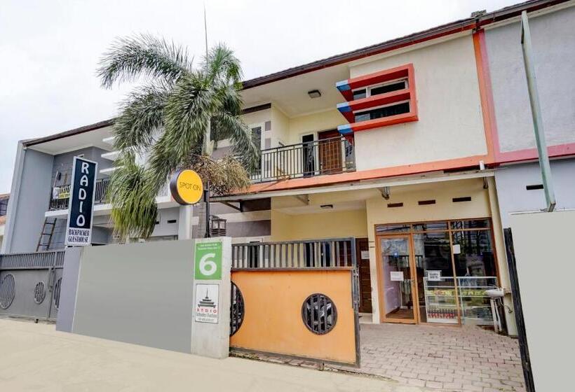 پانسیون Radio Backpacker Guesthouse