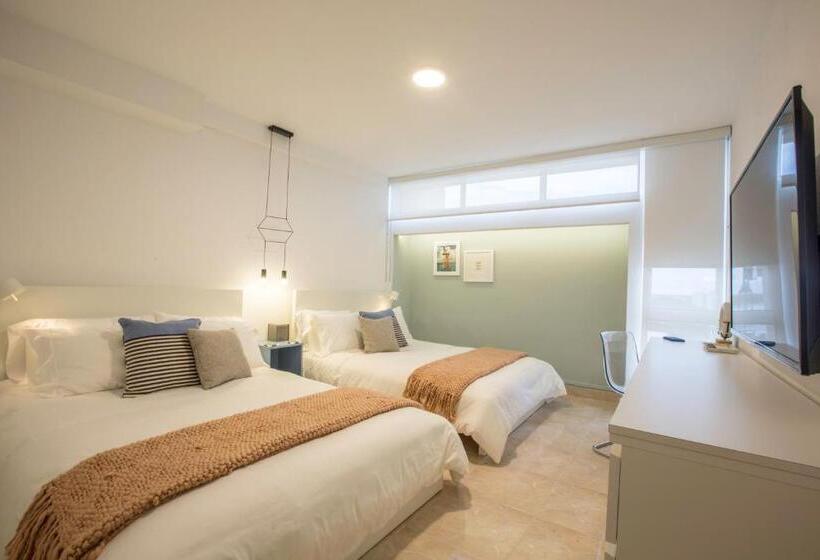 Ocean View Deluxe Suite: Pvt. Beach & Pool