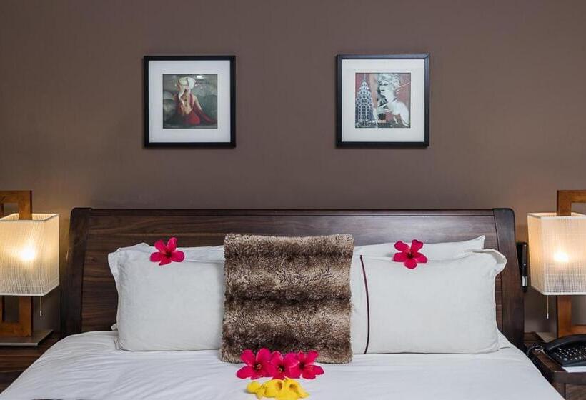Red Mango Hotel And Apartments