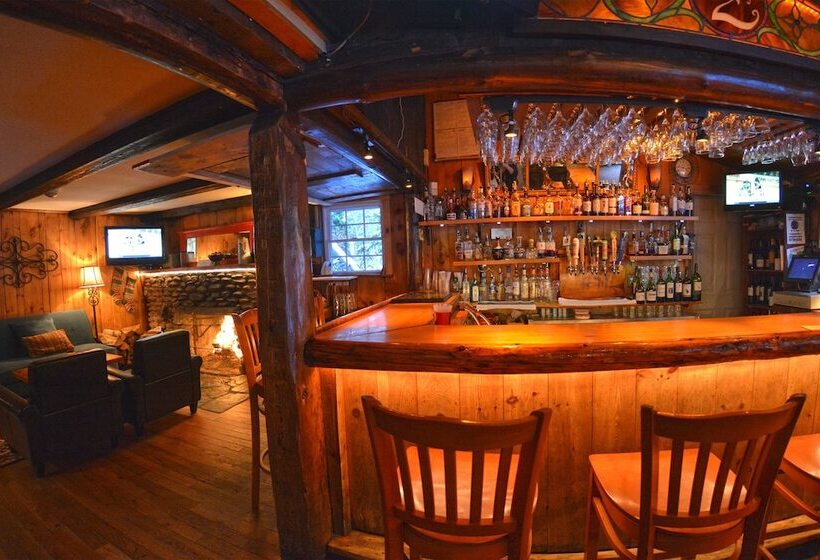 הוסטל Hyde Away Inn