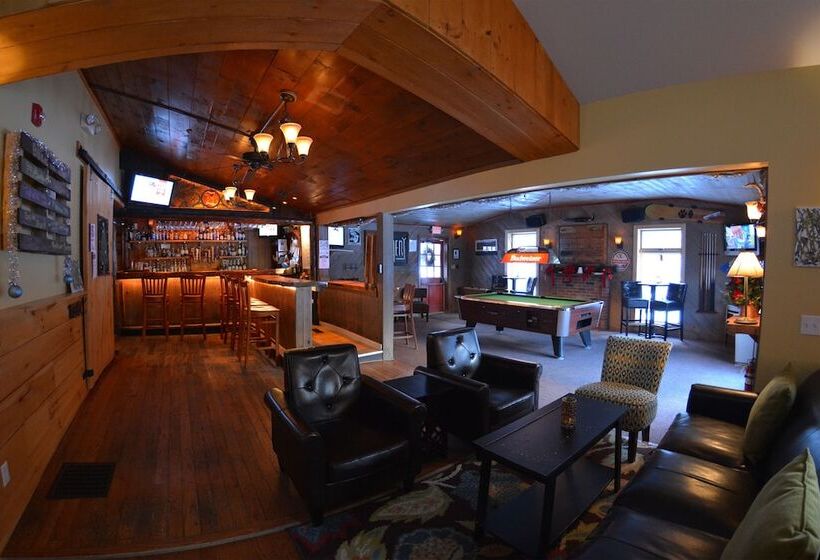 הוסטל Hyde Away Inn
