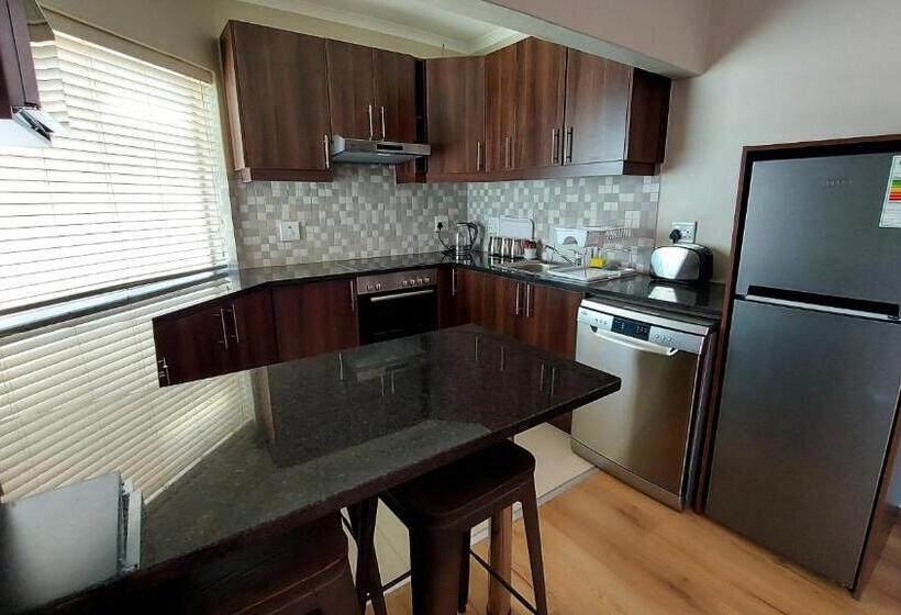 בית מלון כפרי Russells On The Port