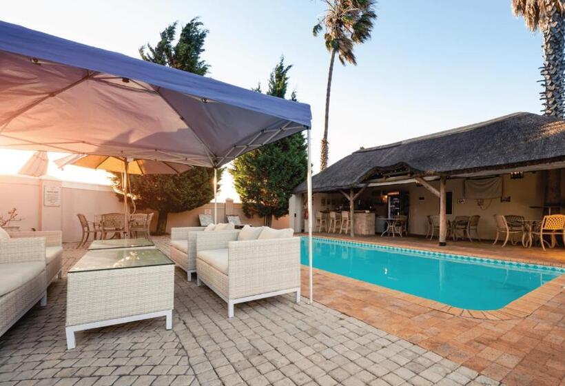 בית מלון כפרי Russells On The Port