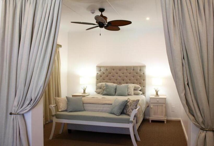 בית מלון כפרי Russells On The Port