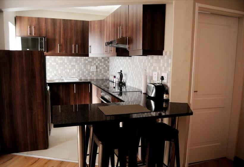 בית מלון כפרי Russells On The Port