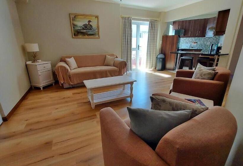 בית מלון כפרי Russells On The Port