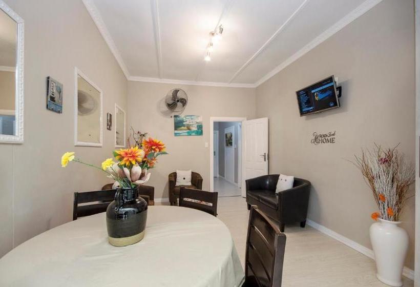 پانسیون Newtondale Self Catering