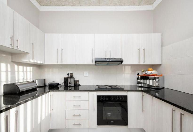 پانسیون Newtondale Self Catering