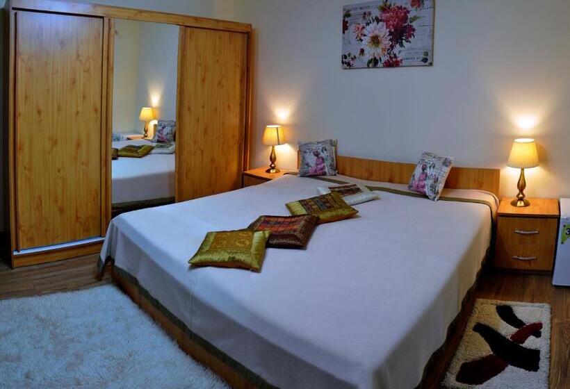 پانسیون Casa Belazur