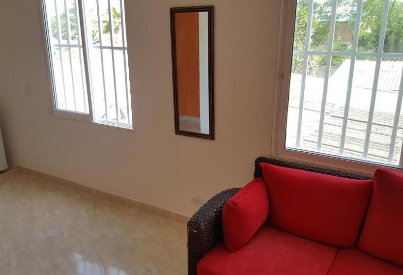 هاستل Roxi S Place