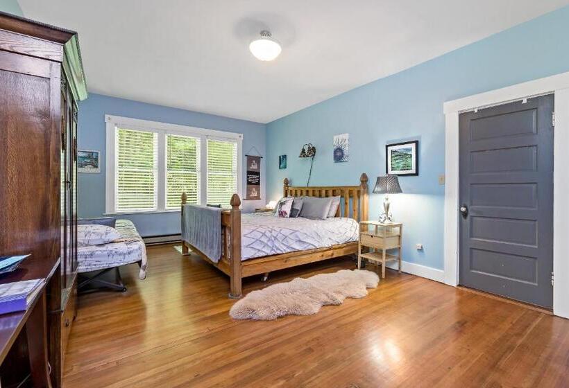 فندق صغير Mountain Meadows Inn & Chalet Suites