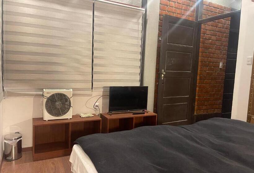 هتل کپسول Onkel Inn Wagon Sleepbox Uyuni