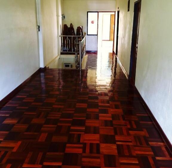 پانسیون J Safe Guesthouse