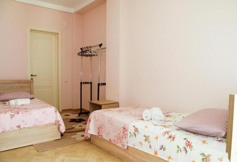 پانسیون Summer Story