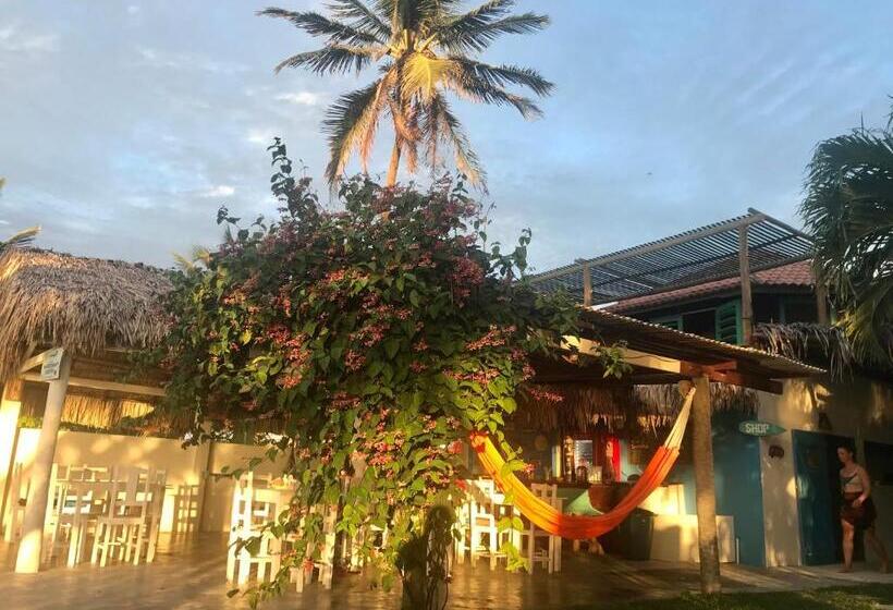הוסטל The Spot   Beachfront Sports Pousada