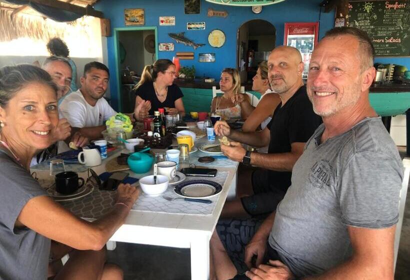 הוסטל The Spot   Beachfront Sports Pousada