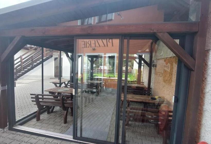 پانسیون Penzion A Restaurace U Strnada