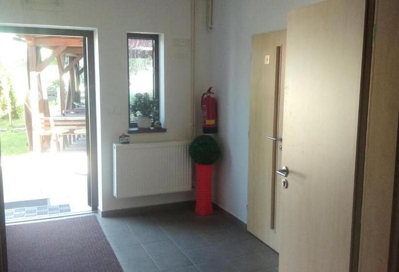 پانسیون Penzion A Restaurace U Strnada