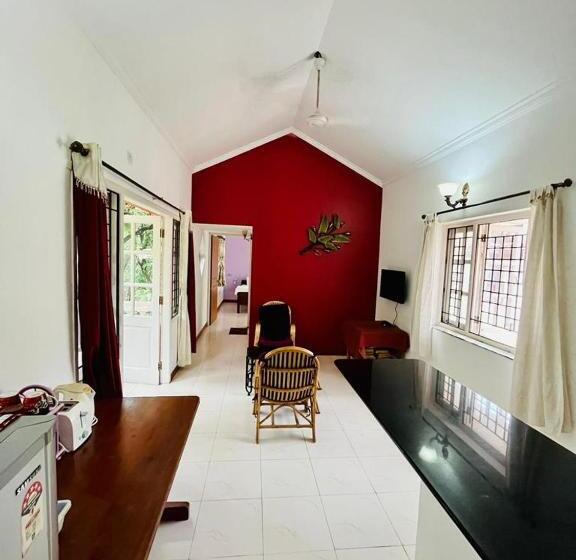 پانسیون Skyview Villa