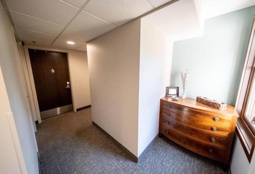 호스텔 The Inn At Shattuck   St. Mary S