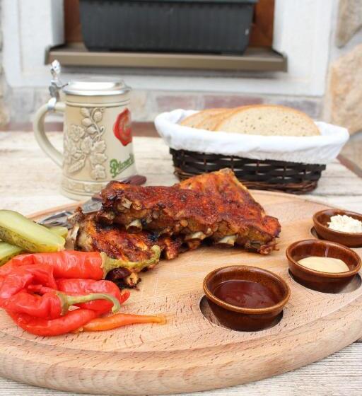 پانسیون Restaurace & Penzion U Tří Jasanů