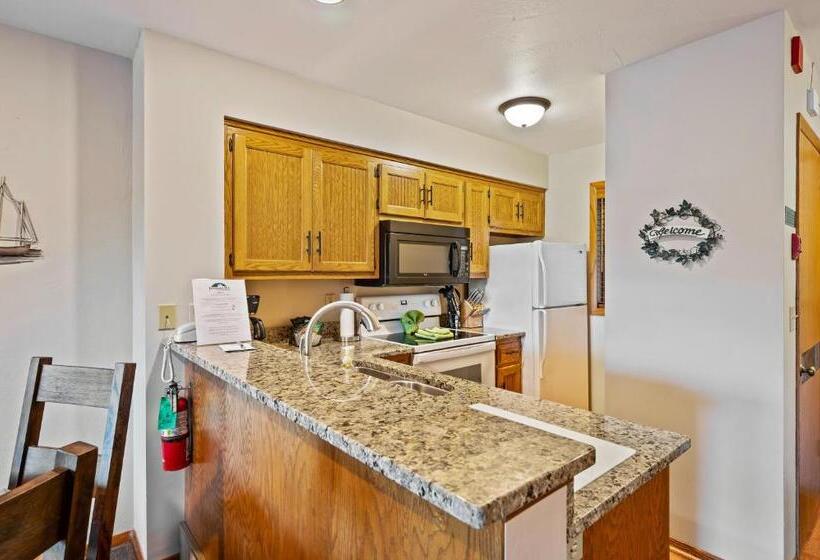 Evergreen Hill Condominiums