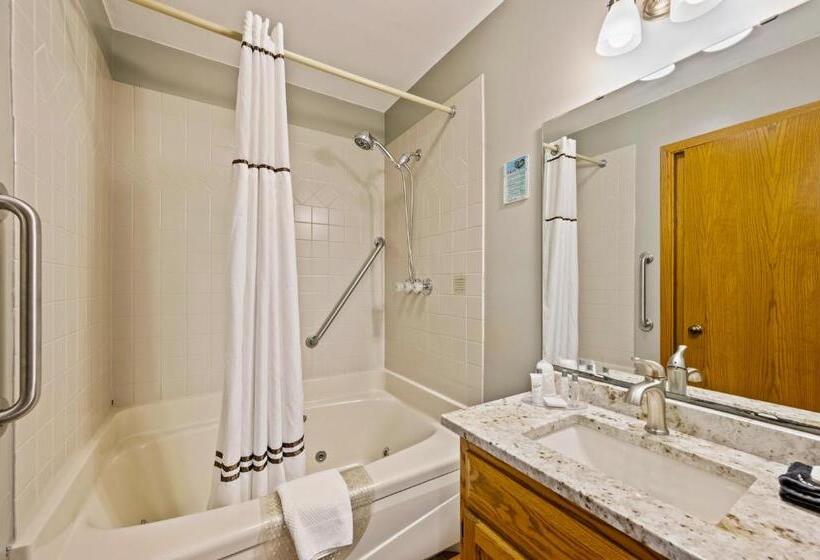 Evergreen Hill Condominiums