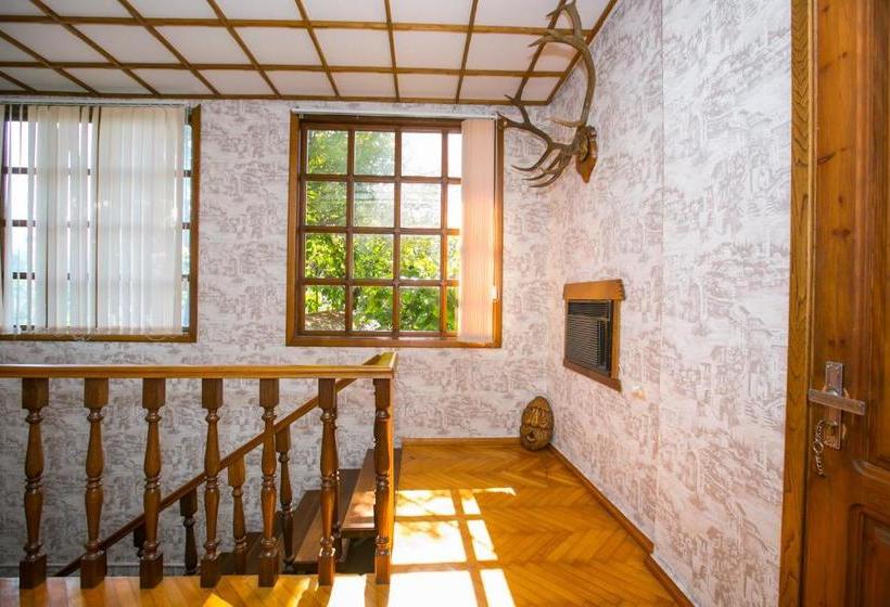 پانسیون Guest House Lavr