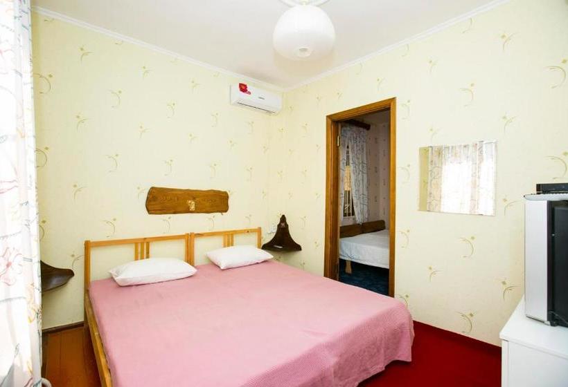 پانسیون Guest House Lavr