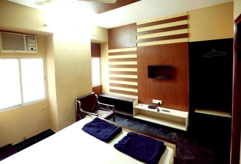 פנסיון Central Guest House