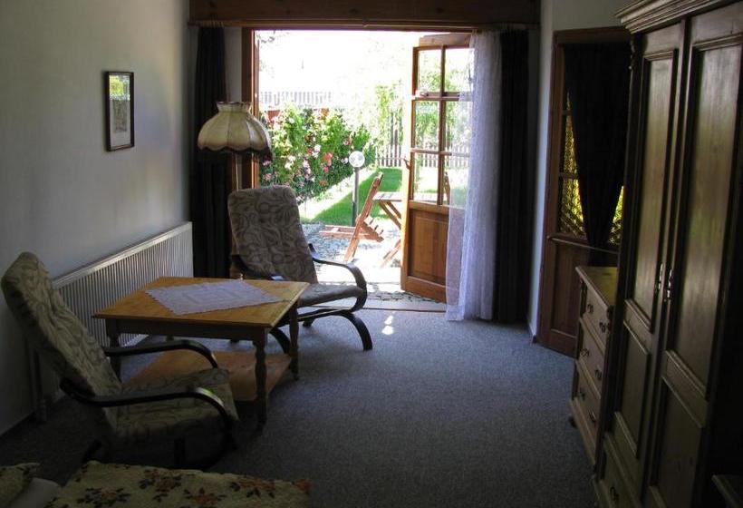 پانسیون Penzion 102